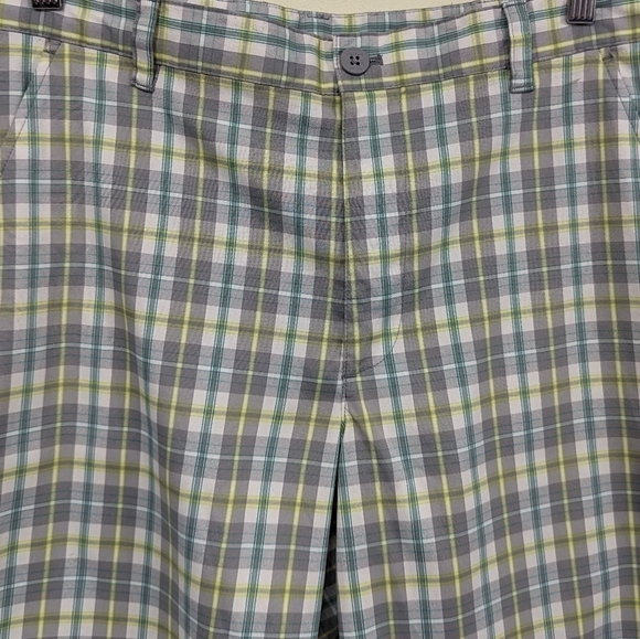 Izod Golf Men's Plaid Shorts Sz 36 - Picture 7 of 13